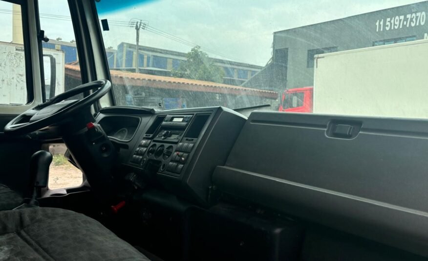 Ford Cargo Baú 1119 – 2014