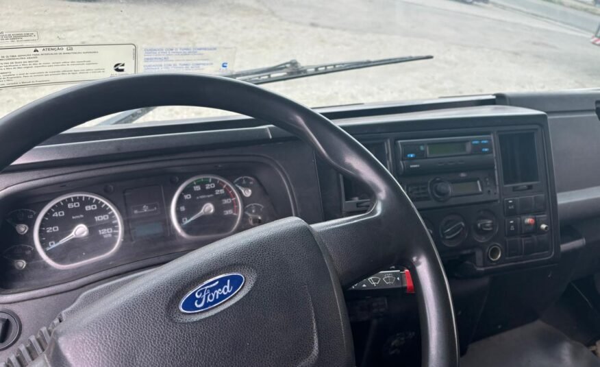 Ford Cargo Baú 1119 – 2014